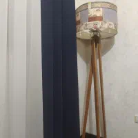 آباژور ایستاده