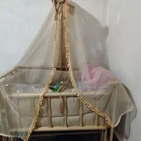 یک عدد تخت و گهواره دو کاره در حد نو