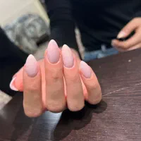 مدل ،کاشت ناخن و ترمیم