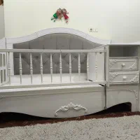 تخت خواب همرابا کمدویترین میشه کتابخانه استفاده شد