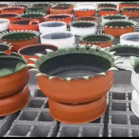 با سلام تعدادی گلدان در طرح های مختلف زیبا وجذاب|صنایع دستی و سایر لوازم تزئینی|محلات, |دیوار