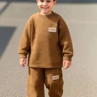 لباس ها بچگانه ست|لباس|اسیر, |دیوار