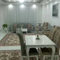 سرویس مبلمان ۷ نفره و نهار خوری ۴ نفره در حد نو