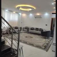 منزل طبقه دوم با بیست متری حیاط اختصاصی