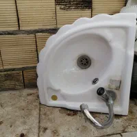 یک عدد روشویی نونو با شیر نو