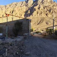 زمین-و-باغ-خوش-آب-و-هوا-و-آروم