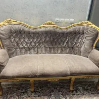 یک دست مبل ۷ نفره و یک میز