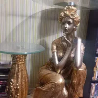 میز مجسمه ایی