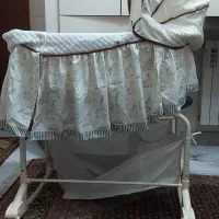 تخت نوزاد (گهواره نوزاد)