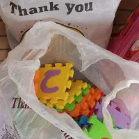 مقدار زیادی لباس و کفش|لباس|اصفهان, پروین|دیوار