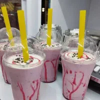 شاگرد آبمیوه و بستنی فروشی