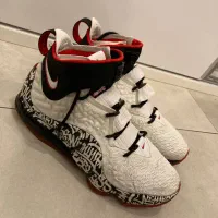 کتونی نایک لبرون ۱۷ گرافیتی