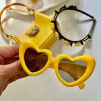 عینک دودی و کیف دخترانه