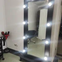 آینه ،آینه لامپ دار