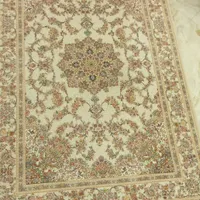 دوتا فرش چهار متری ویک عدد فرش یک در یک ونیم