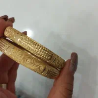 یه جفت النگو برابر با تابلو