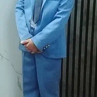 کت شلوار بچگانه.