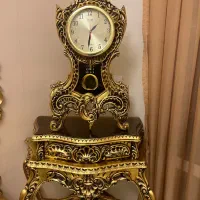 میز و ساعت ورق طلا
