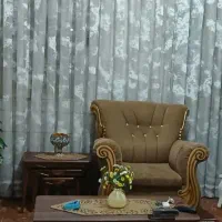 میز جلو مبلی رنگ قهوه ای روشن