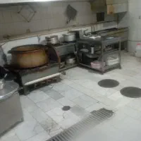 کارگر ساده در رستوران