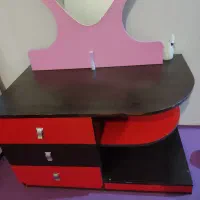 میز همراه با آیینه .