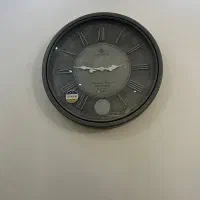 ساعت دیواری و تابلو