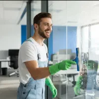 (کارگر همه کاره)شستشو نظافت سرایداری