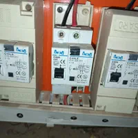 سیم کشی برق و نصب لوستر و آیفون و کلیه امورات برق