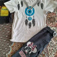 تعدادی لباس|کفش و لباس بچه|خوی, |دیوار