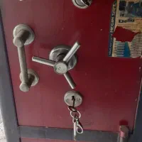 گاو    صندوق ۲درب قفل داخل ندارد