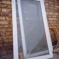 دوعدد شیشه برای دکور مغازه