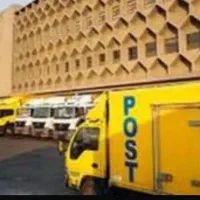 راننده با ماشین  برای اداره پست