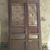 درب شیک نو و استفاده نشده بدون رنگ