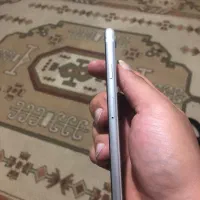 iPhone SE 128 lla سفید و تمیز|موبایل|اصفهان, ملک‌شهر|دیوار