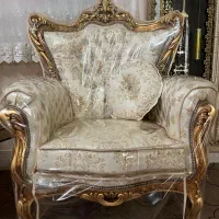 مبل در حد نو با ۳ عدد عسلی