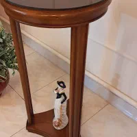 میز کنار سالنی