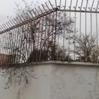 نرده روی دیوار درحد تمیز 2متری|مصالح و تجهیزات ساختمان|گنبد کاووس, |دیوار