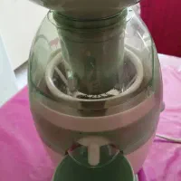آبمیوه گیری کم کار کرده سالم