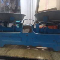 ترازوی قدیمی با چند عدد وزنه|کلکسیون و سرگرمی|کرمانشاه, |دیوار