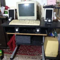 یکعددمانیتورباتعدادی بلندگووکیبرد