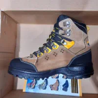 کاپشن چرم،لی، تیشرت گُل دار،اسلش ارتشی|لباس|استهبان, |دیوار