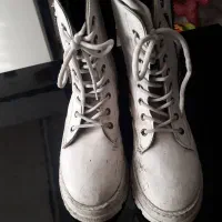 یک جفت پوتین سایز۳۵ رنگ سفید