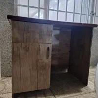 میز تحریر و کامپیوتر