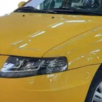 راننده تاکسی با خودرو