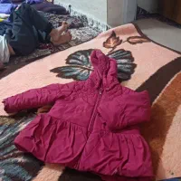 یک بقچه لباس بچه و کفش