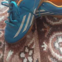 کفش فوتبال وبیرون