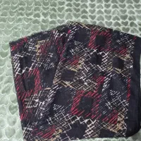 تعدادی لباس و شال زنانه