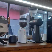 نیروی کار در کافه رستوران توسکا