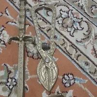 انبر و تیشه قند شکن قدیمی بالای ۷۰سال قدمت داره