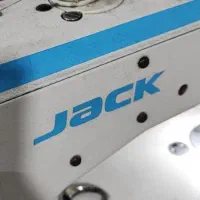 فقط بردست خیاط.شاگرد چرخکار.سردوز کار فقط اقا